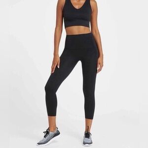 SPANX Look At Me Now Women's Black Cropped Leggings